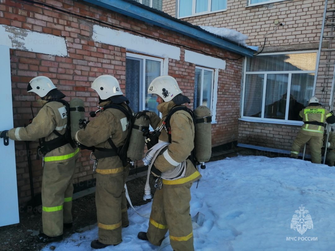 Пожарные усовершенствовали навыки тушения в селе Плешаново